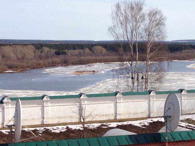 На реке вскрылся лед