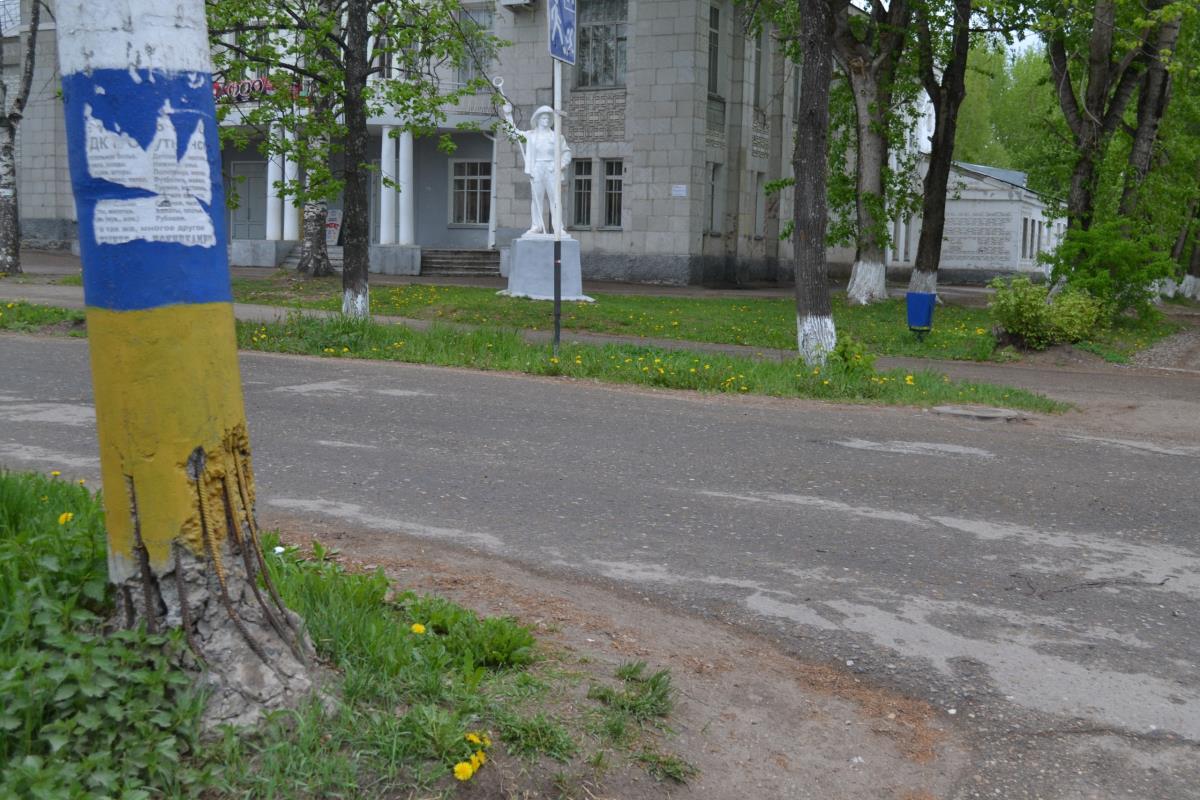 В центре города разрушается столб