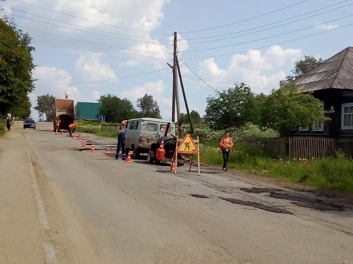 На Октябрьской ремонтируют дорогу