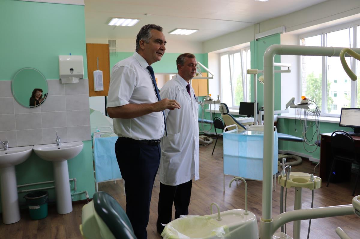 Министр здравоохранения – на приеме у омутнинских врачей