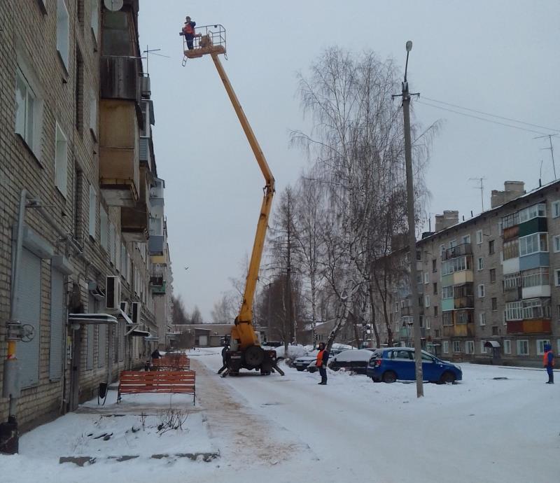 Приступили к очистке крыш