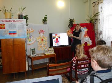 В Чернохолуницкой библиотеке состоялось знакомство детей с народным художественным промыслом 2