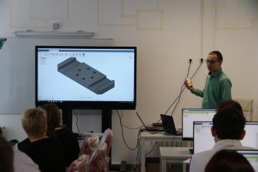 в Кирово-Чепецке педагоги Хайтек-цеха Кванториума прошли обучение по прототипированию и 3D-моделированию 4