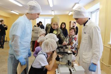 дети детского сада «Сказка», побывали на экскурсии в Вятского государственного университета в Омутнинске 9