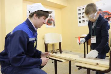 дети детского сада «Сказка», побывали на экскурсии в Вятского государственного университета в Омутнинске 12
