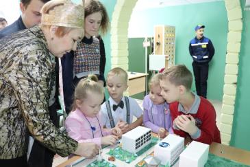 дети детского сада «Сказка», побывали на экскурсии в Вятского государственного университета в Омутнинске 14