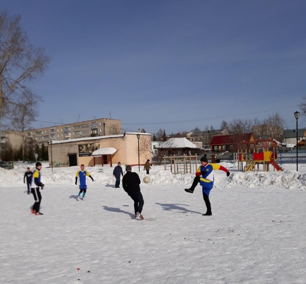 Шесть команд на снегу