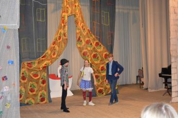 театральные коллективы показывали постановки в рамках межрайонного театрального фестиваля «На пятачке» 8