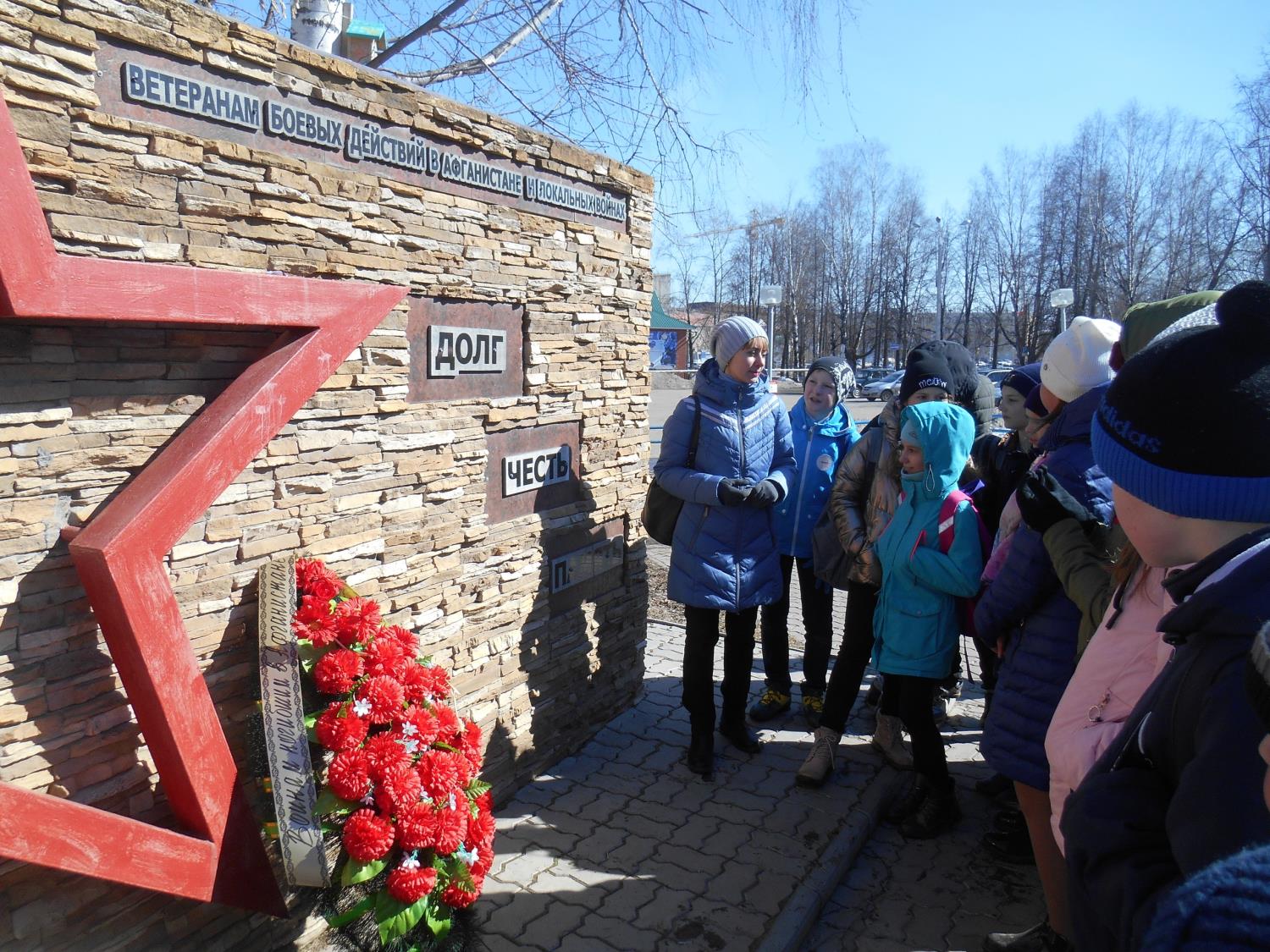 Познакомились с памятниками и историей города 