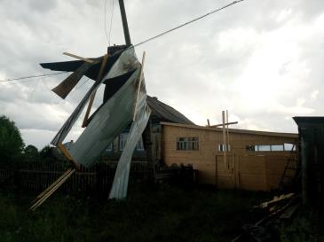 в Черной Холунице разыгралась непогода: дождь, гроза, шквалистый ветер 6