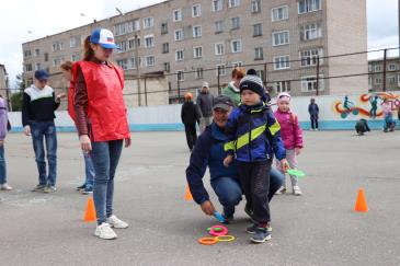 В хоккейной коробке в Омутнинске состоялся праздник «Семья. Традиции. Спорт» 2