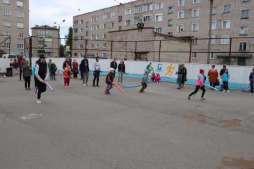 В хоккейной коробке в Омутнинске состоялся праздник «Семья. Традиции. Спорт» 8