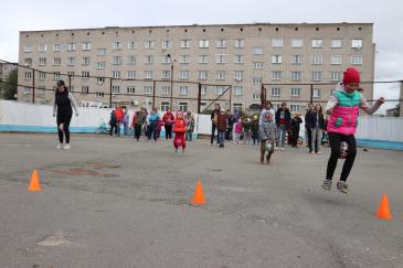 В хоккейной коробке в Омутнинске состоялся праздник «Семья. Традиции. Спорт» 10