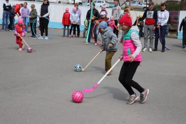 В хоккейной коробке в Омутнинске состоялся праздник «Семья. Традиции. Спорт» 11