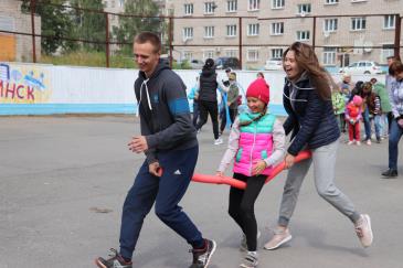 В хоккейной коробке в Омутнинске состоялся праздник «Семья. Традиции. Спорт» 12
