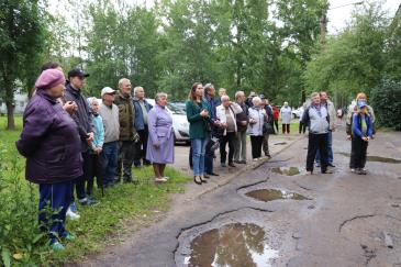 В Восточном состоялось открытие мемориальной доски почетному жителю поселка В.А. Валову 2