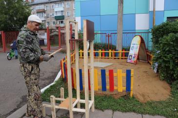В детском саду Аленушка обустраивают метеоплощадку 3