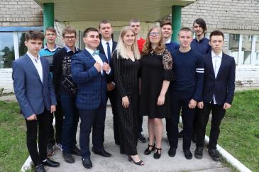 Поздравление студентов и педагогов представительства ВятГУ в Омутнинске с началом нового учебного года 8