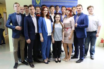 Поздравление студентов и педагогов представительства ВятГУ в Омутнинске с началом нового учебного года 9