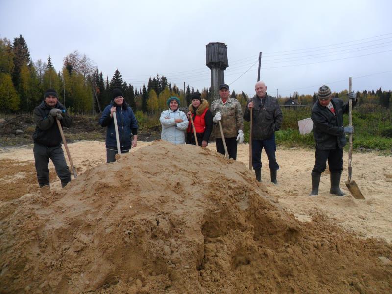 В Лесозаводском обустраивают волейбольную площадку