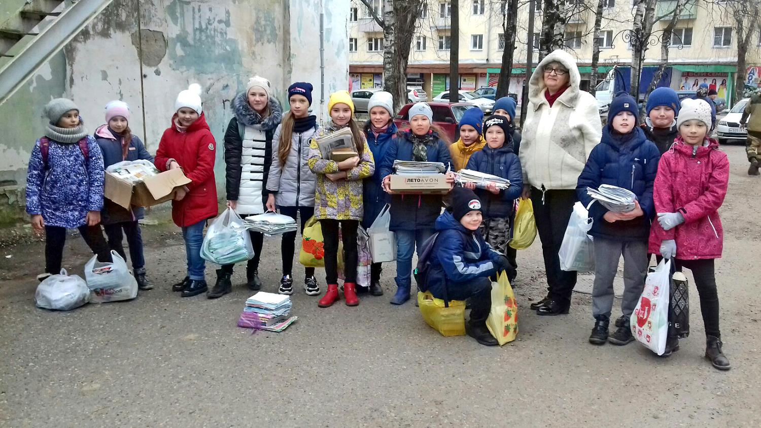 Школьники собрали макулатуру