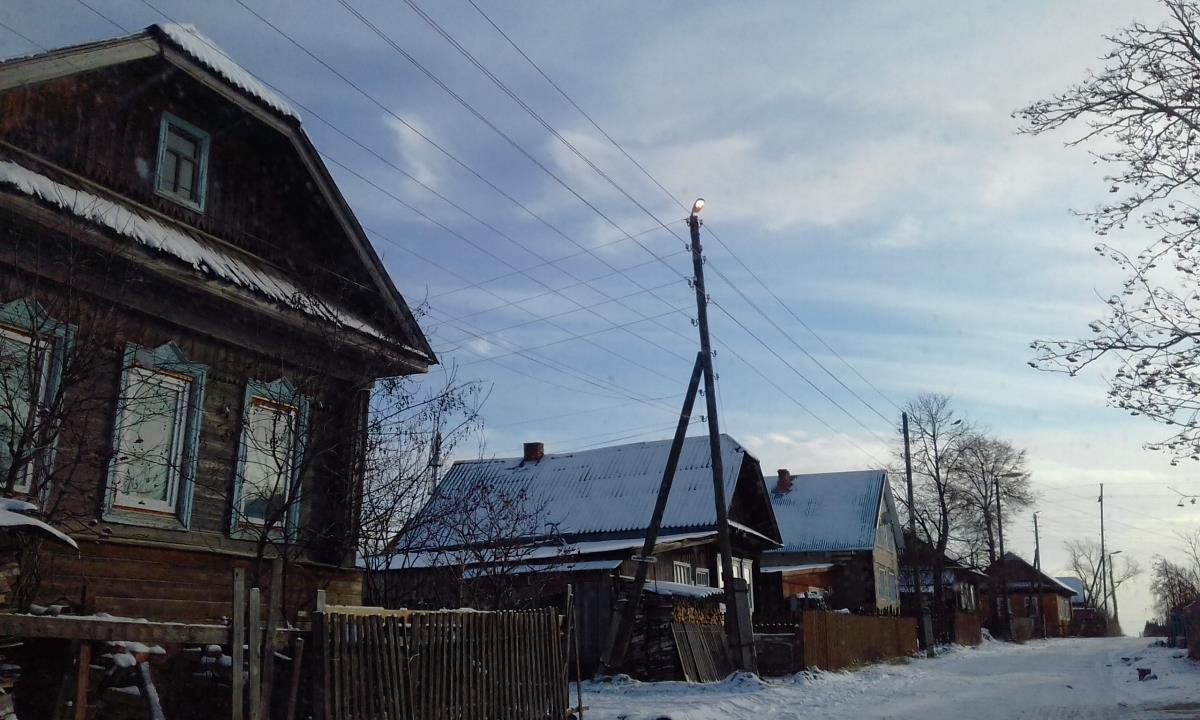 Почему днем горят фонари?