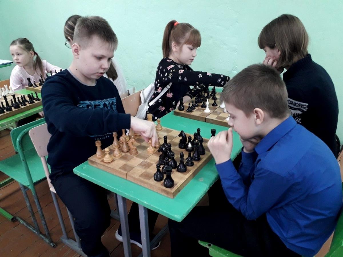 Школьники сражались в шахматы