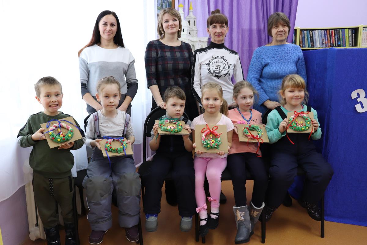 В мастерской кипит работа / Мой Омутнинск