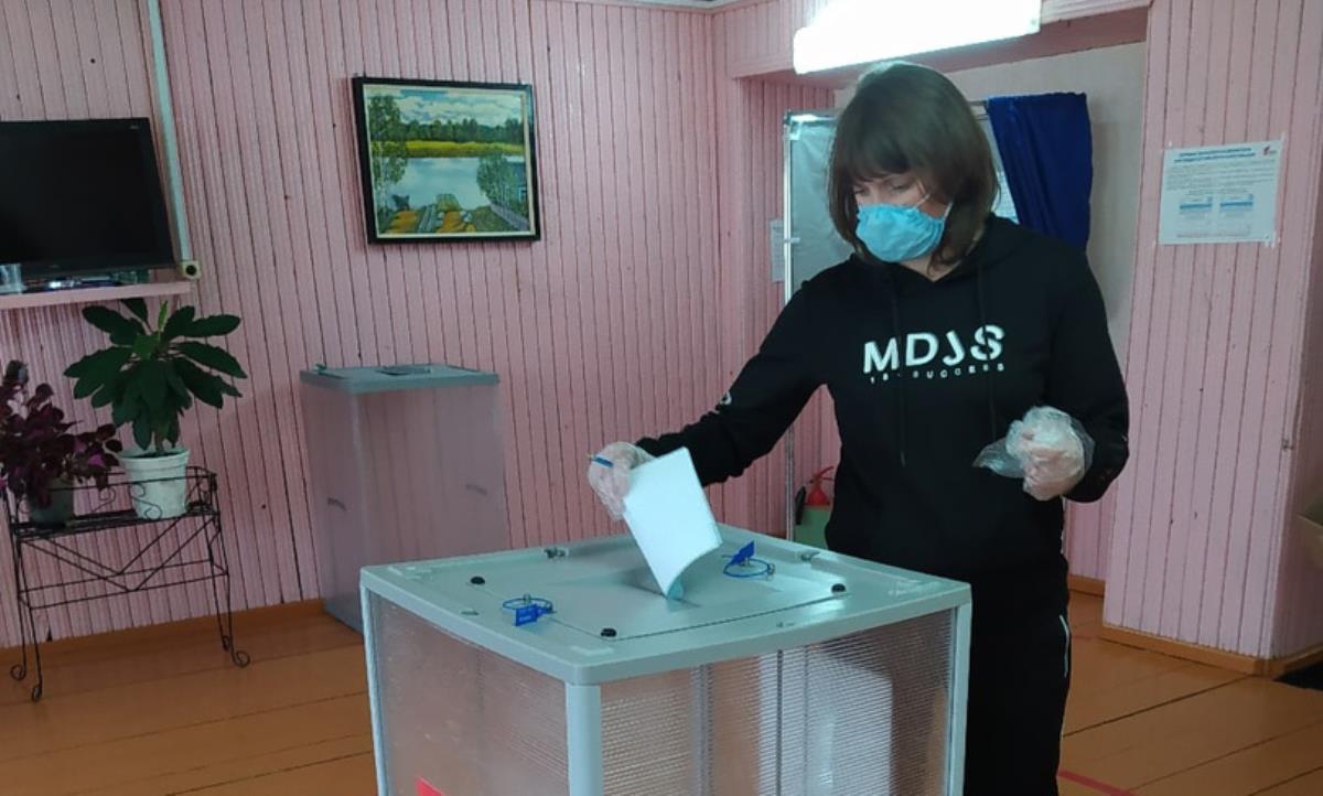Омутнинцы голосуют за поправки в Конституцию РФ