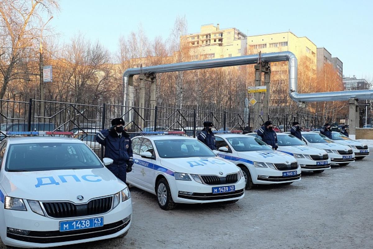 Госавтоинспекция области получила 13 новых служебных машин