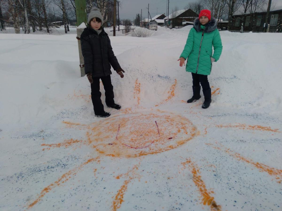 В Белорецке рисовали солнце на снегу