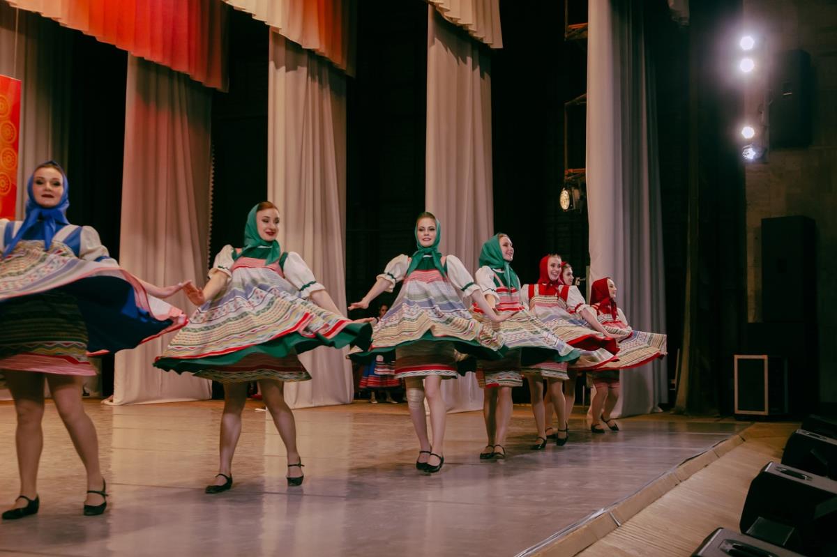 Омутнинский коллектив поздравил «Дымку» танцем