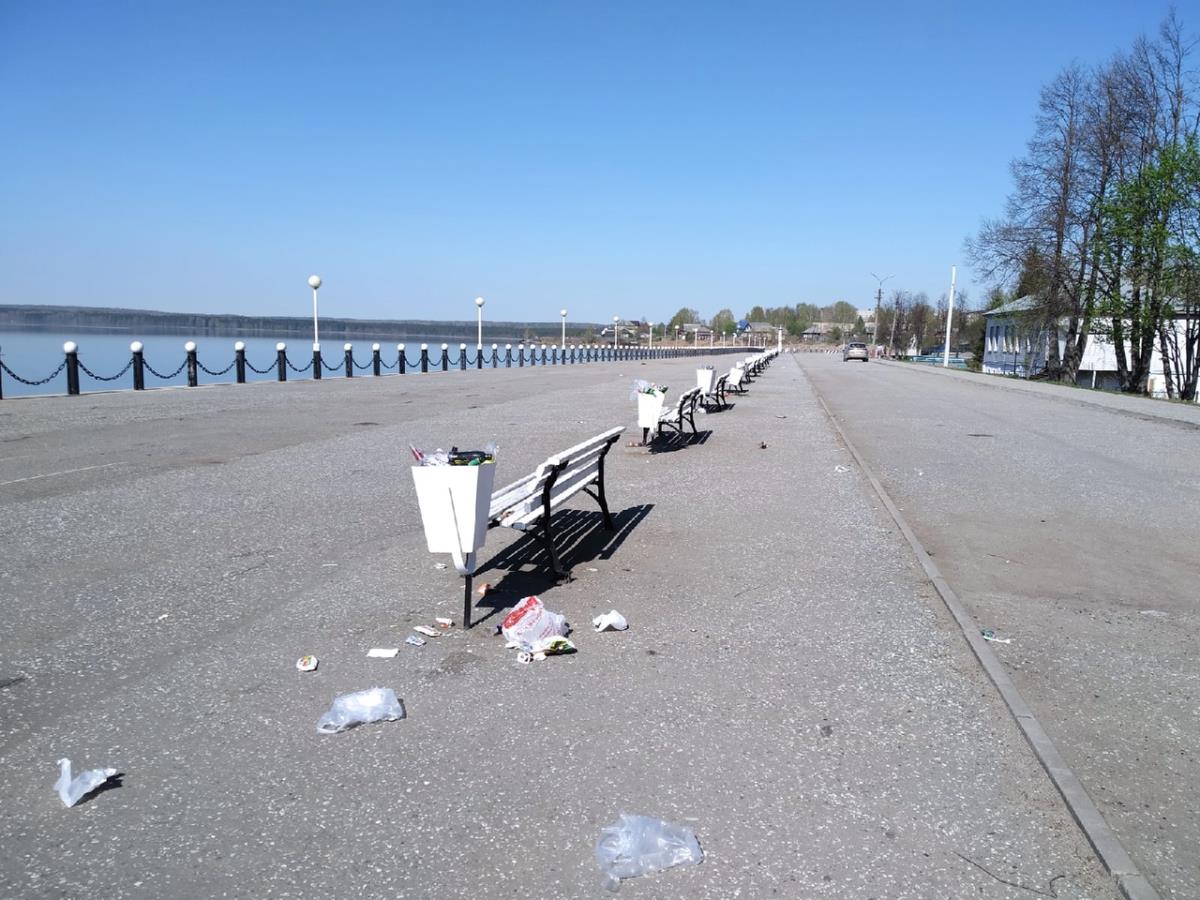 Урны переполнены 