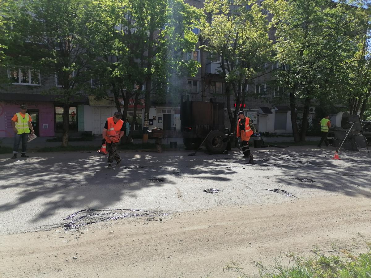 В Омутнинске начался ямочный ремонт дорог