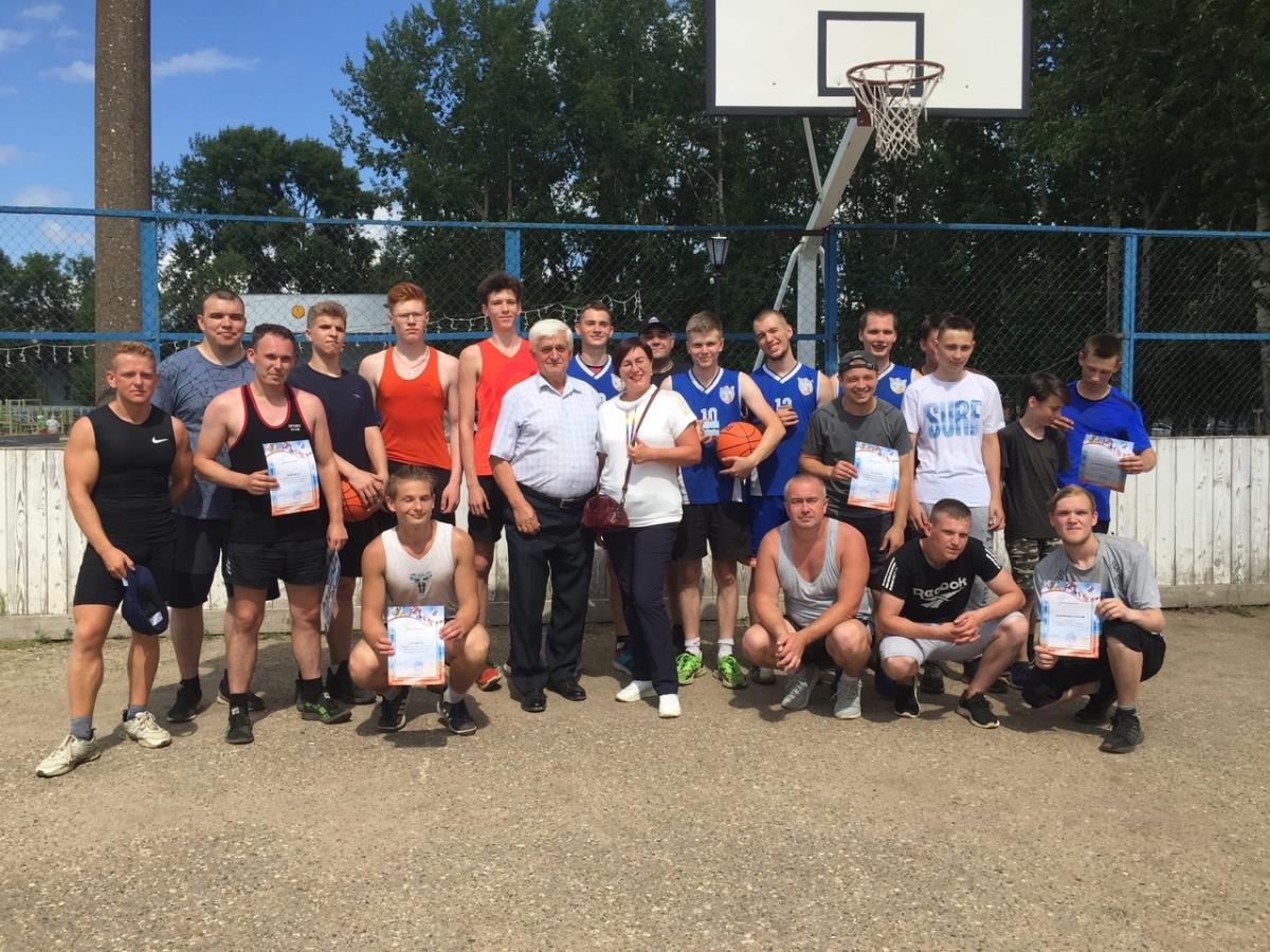 В Омутнинске прошел турнир по стритболу среди мужских команд