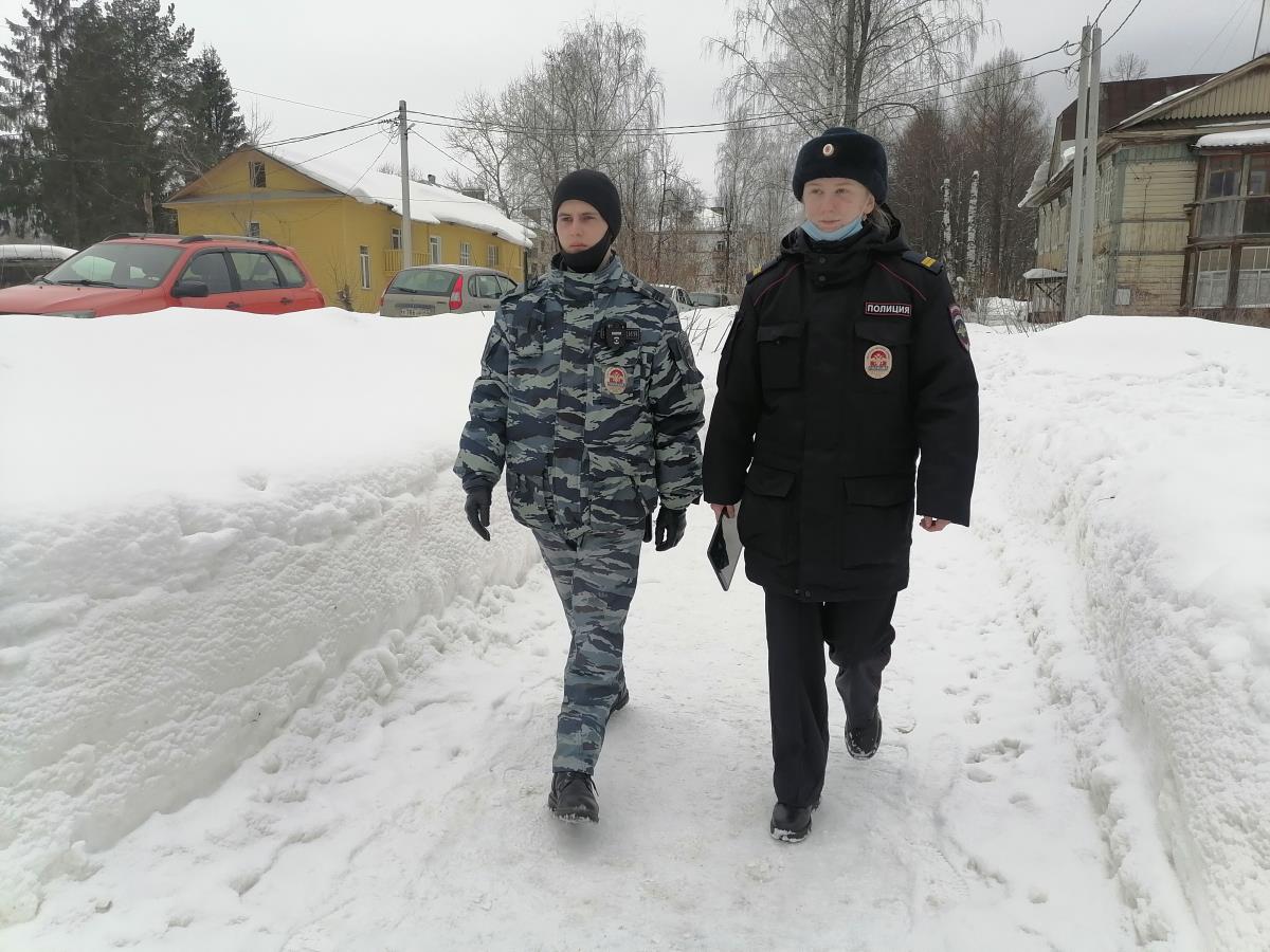 Женское лицо патрульно-постовой службы | 07.03.2022 | Омутнинск - БезФормата