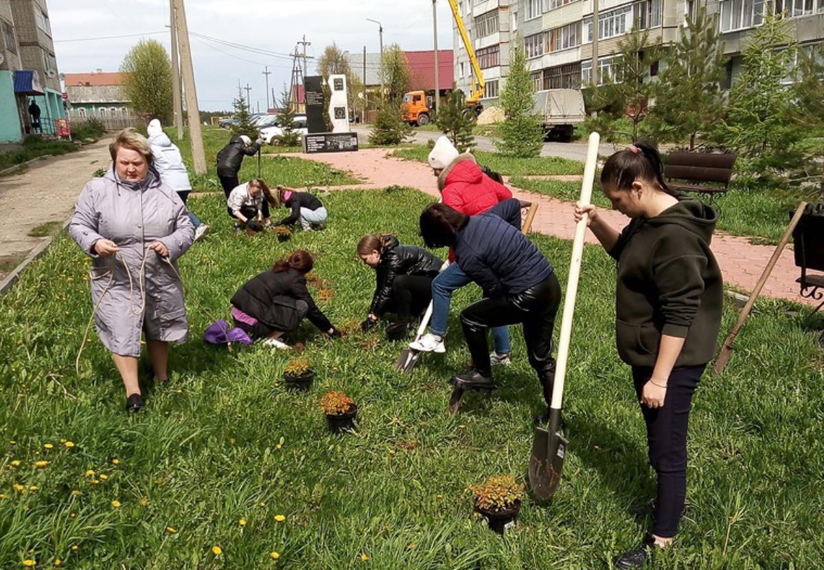 Прошел субботник по озеленению улиц