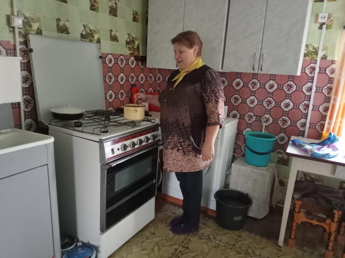 Дарит одиноким людям заботу и душевное тепло / Мой Омутнинск