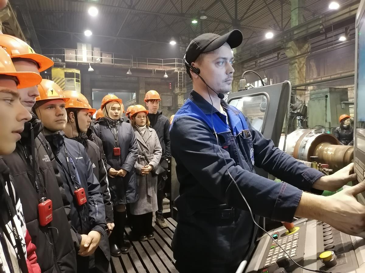 Завод посетили будущие металлурги