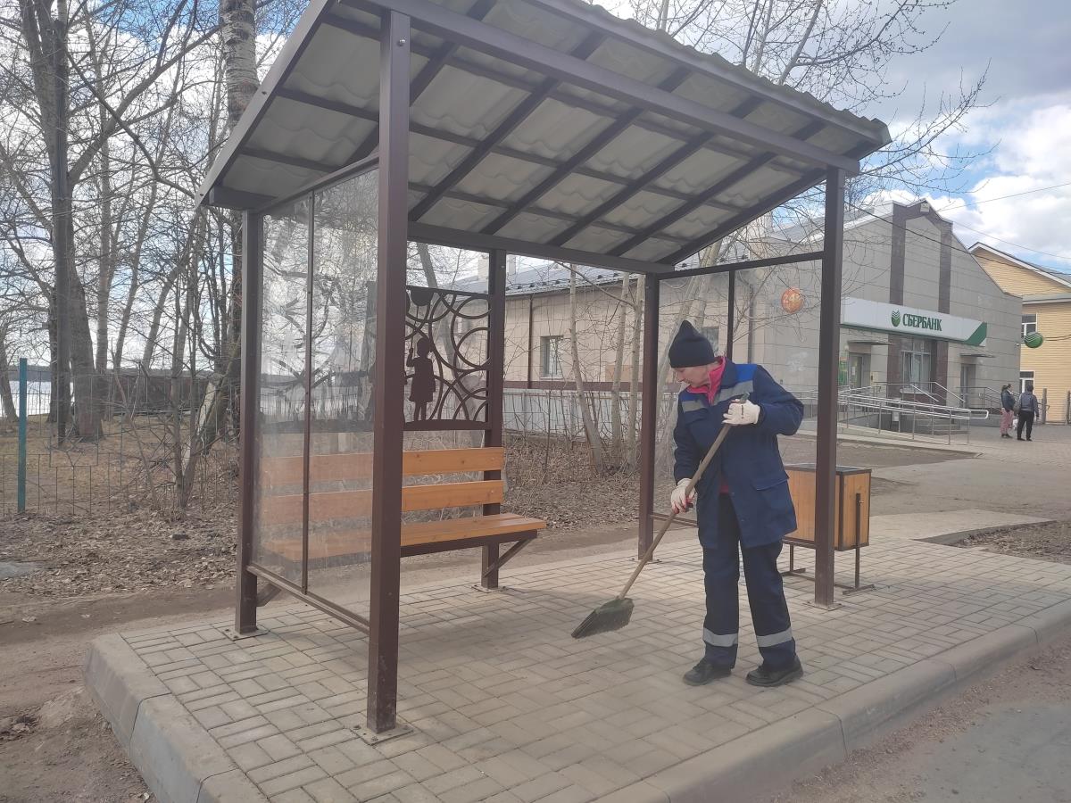 Чтобы вокруг был порядок, с раннего утра трудятся дворники