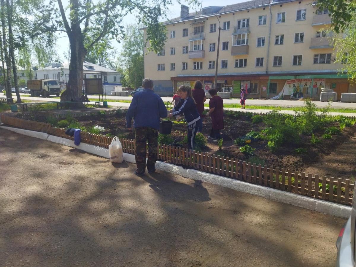 Дворец культуры «Металлург» принимает участие в  экологическом субботнике «Зелёная весна - 2023»