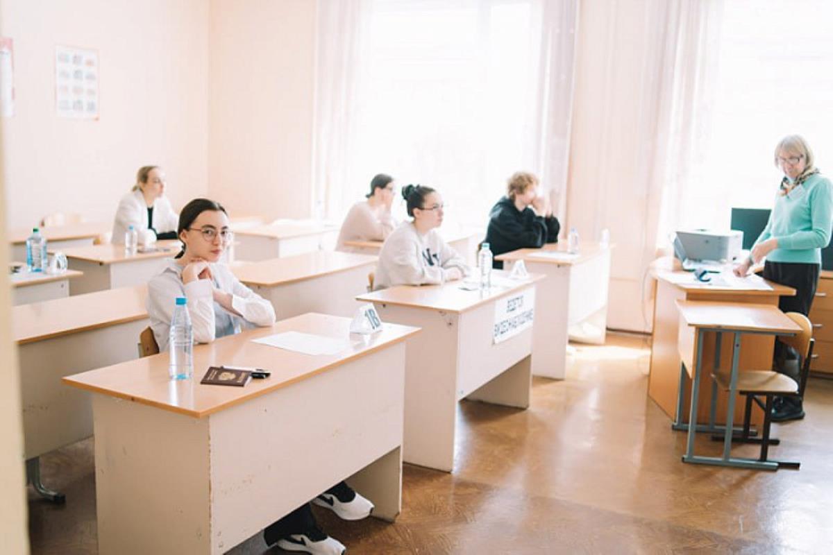 Школы получат гранты за учеников, успешно сдавших ЕГЭ по математике и физике / Мой Омутнинск