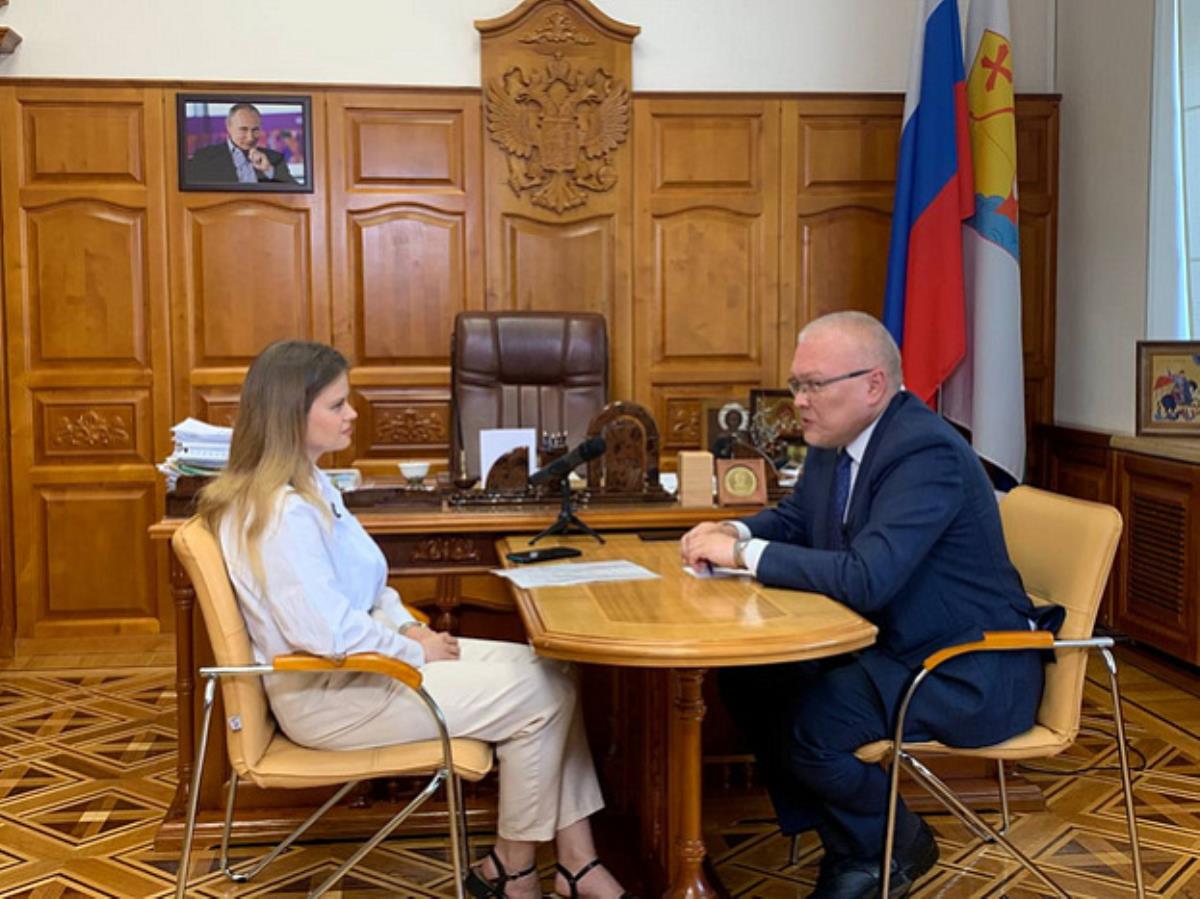 Губернатор  Александр Соколов ответил на вопросы нейросети