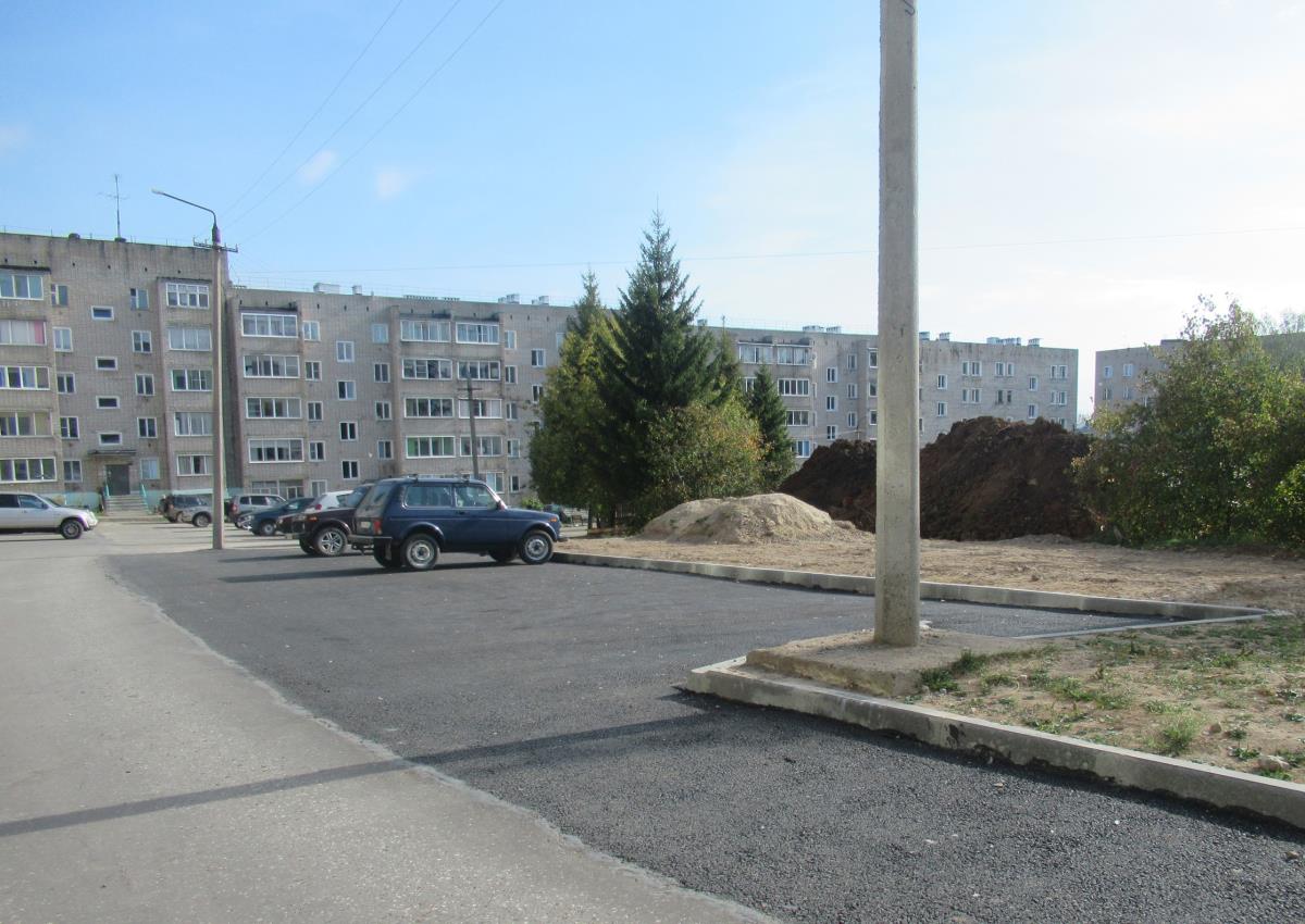 Двор обустроили / Мой Омутнинск