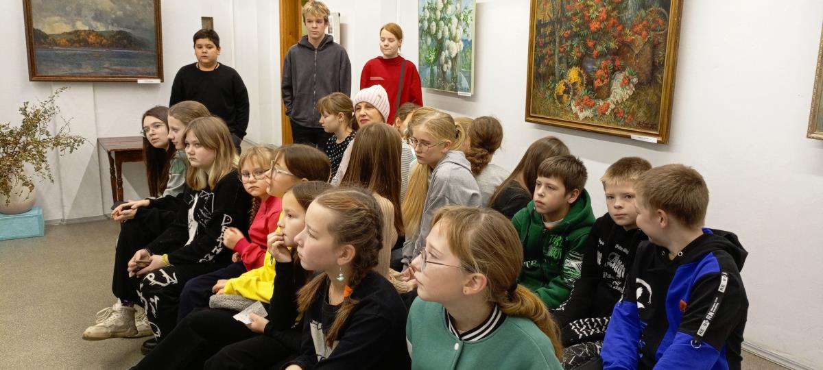 Юные художники Песковской ДШИ посетили  культурные места  Омутнинска
