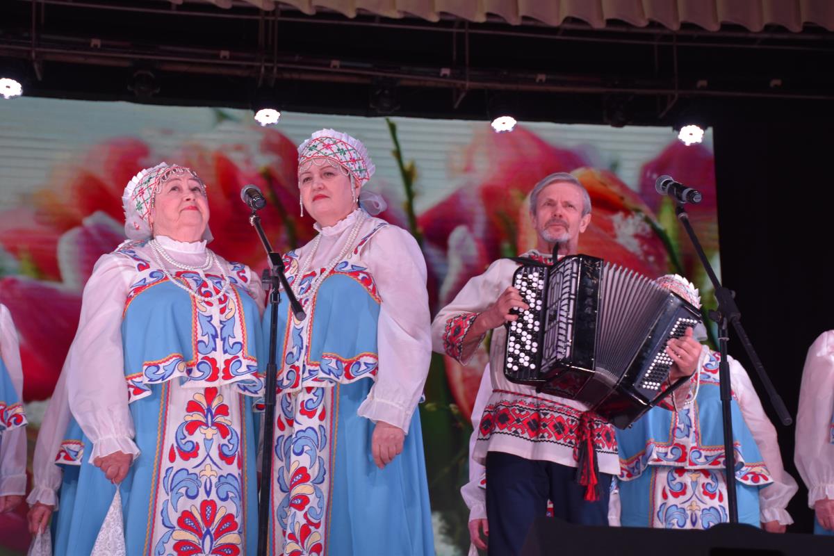 Тепло поздравили с наступающим праздником