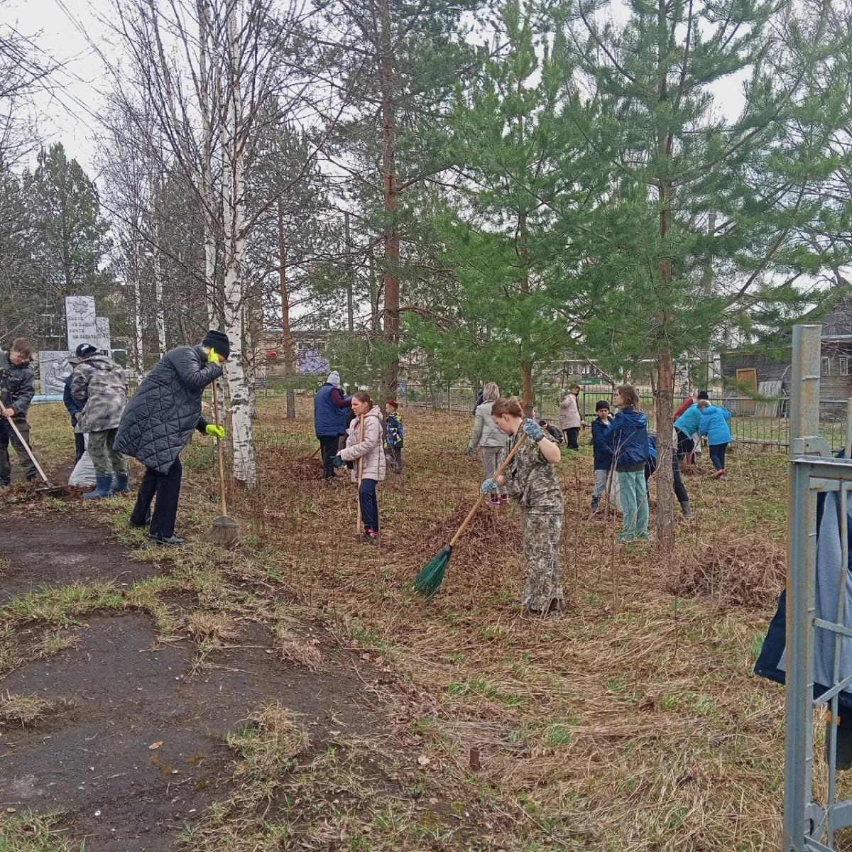 Трудились взрослые и дети