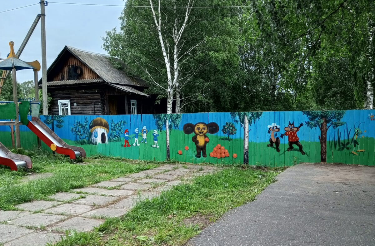 Обновили забор