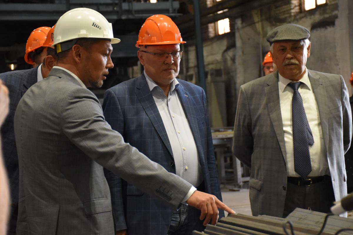 Губернатор области Александр Соколов посетил сегодня Омутнинский металлургический завод