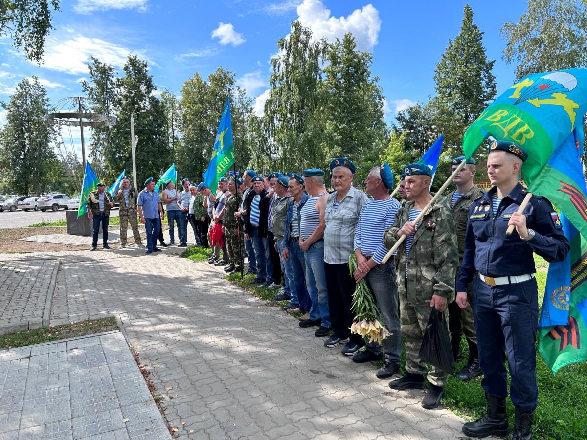 В Омутнинске отметили День воздушно-десантных войск